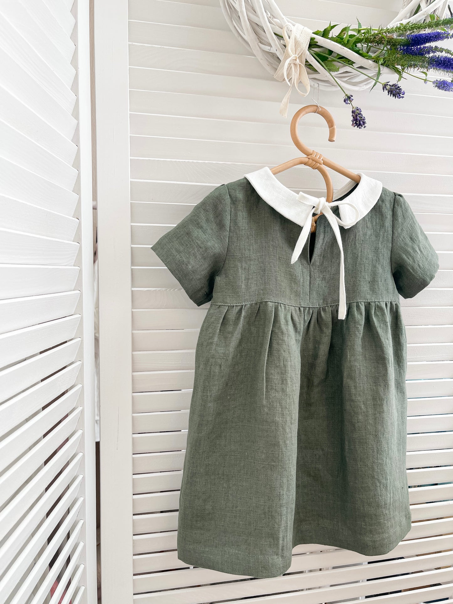 Girls Peter Pan collar dress