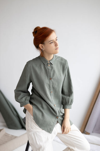 Women's linen shirt with gathered sleeves